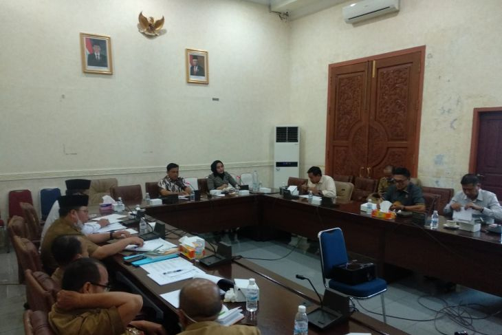 Komisi IV DPRD Provinsi Jambi, menggelar hearing bersama Kementerian Agama Provinsi Jambi, di ruang Bamus DPRD Provinsi Jambi, Selasa (18/1)