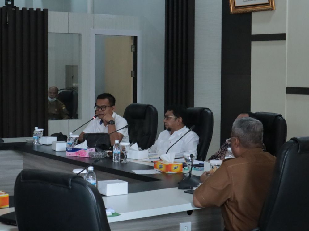 Komisi ll DPRD Provinsi Jambi memanggil pihak perusahaan PT Bahama Karya Semesta (BKS) dan juga pihak Pemerintah Kabupaten Sarolangun.