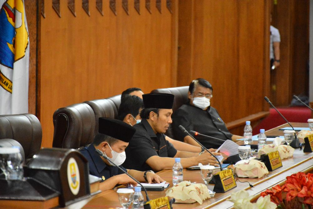 Rapat Paripurna Dengan Agenda Penyampaian Nota Pengantar Laporan Keterangan Pertanggungjawaban (LKPJ) Tahun Anggaran 2021,bertempat di Ruang Rapat Paripurna gedung DPRD Provinsi Jambi, Sabtu (26/03/2022).