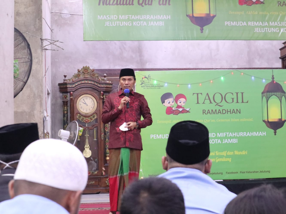 Ketua DPRD Provinsi Jambi Edi Purwanto saat Safari Ramadhan di Masjid Miftahurrahmah, Jelutung, Kota Jambi, Jumat (22/4/2022).