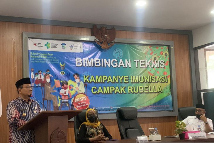 Wakil Wali Kota Jambi Jambi Dokter Maulana pada kegiatan sosialisasi imunisasi campak rubella. 111.345 orang anak-anak di Kota Jambi jadi sasaran imunisasi campak rubella. 