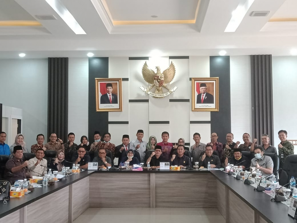 DPRD Provinsi Jambi Melaksanakan uji kelayakan dan kepatutan (Fit and Proper Test), Kamis (19/5).  bertempat di Ruang Banggar Kantor DPRD Provinsi Jambi. 