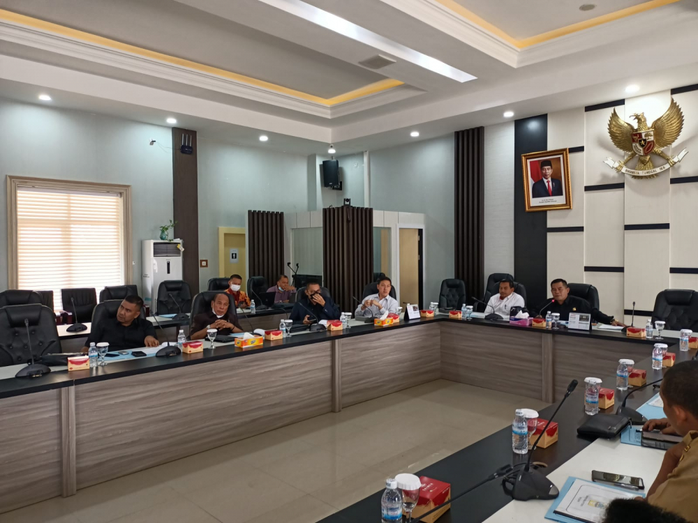 Komisi IV DPRD Provinsi Jambi melaksanakan hearing bersama pihak SMA N Tiatian Teras Abdurachman Sayoety.