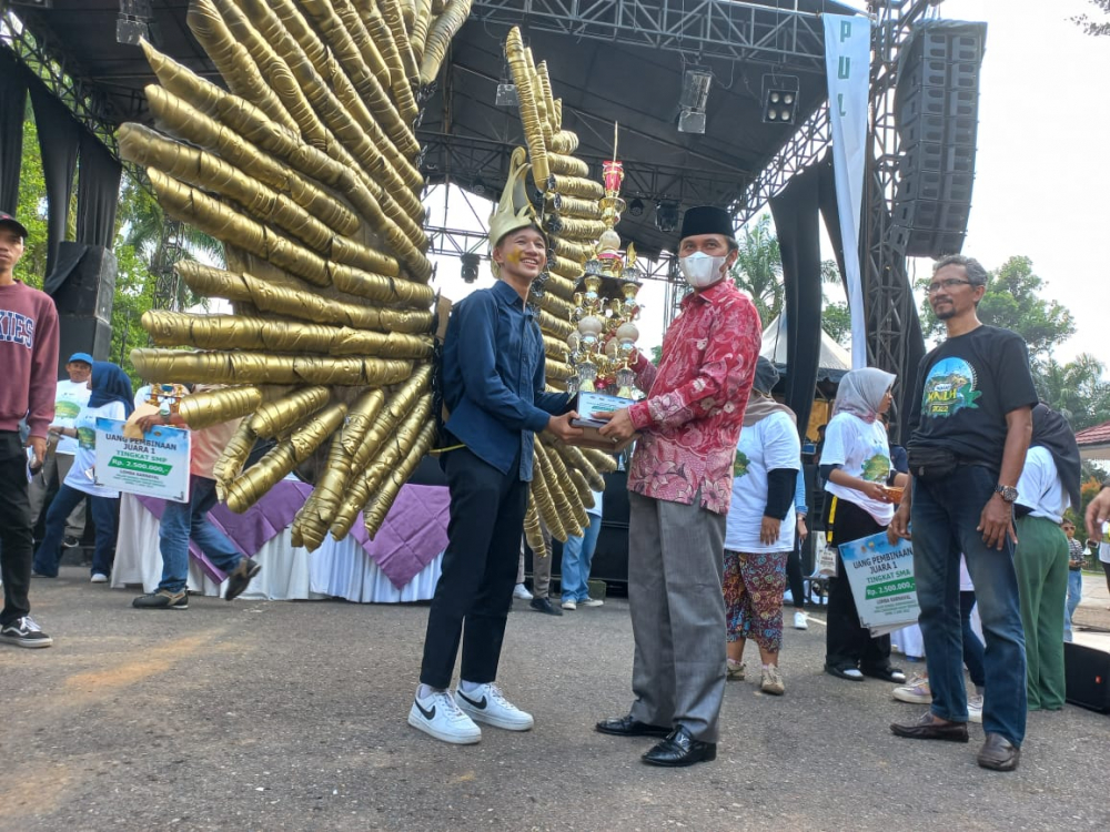 Karnaval Pekan Rakyat Lingkungan Hidup yang diselenggarakan oleh Walhi Jambi, Minggu (5/6/2022).