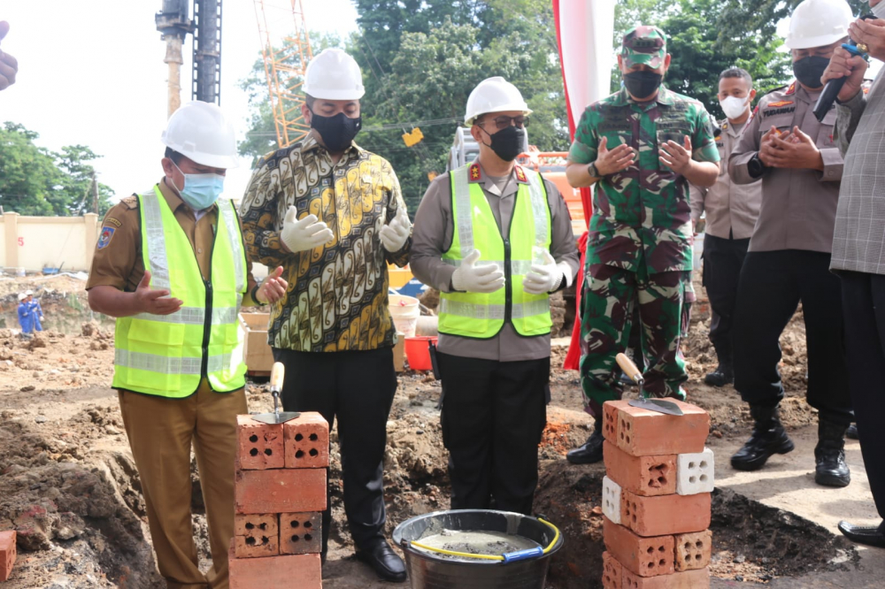 Peletakkan batu Pertama Pembangunan Gedung Siginjai Wira Bhakti Polda Jambi Tahun 2022, bertempat di sebelah Lapangan Mapolda Jambi, Selasa (21/06/2022).