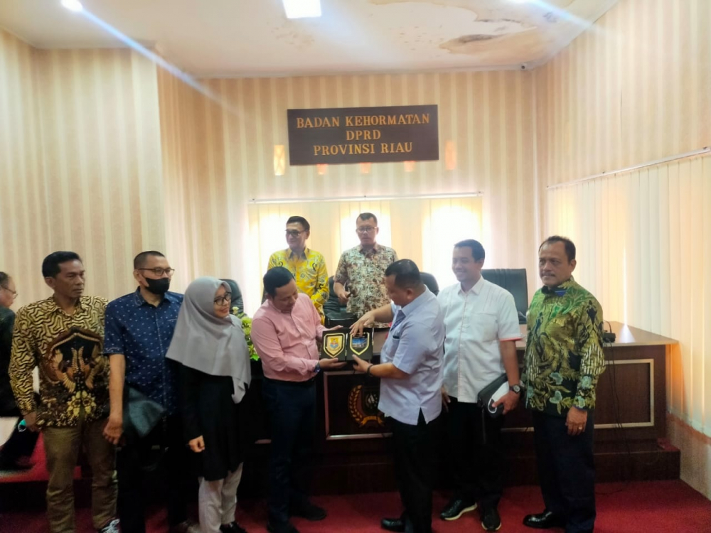 Anggota Badan Kehormatan (BK) DPRD Provinsi Jambi Melaksanakan Studi Banding ke DPRD Provinsi Riau.Senin (25/7/2022)