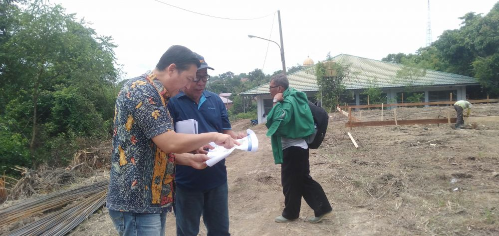  Anggota Komisi IV DPRD Provinsi Jambi dari Fraksi Gerindra Budi Yako melakukan Inspeksi Mendadak (Sidak) ke lokasi rencana pembangunan SMAN 12 Kota Jambi di Kecamatan Alam Barajo