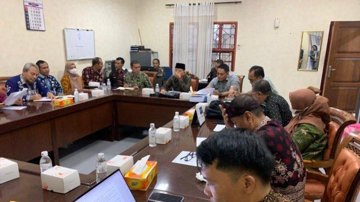 Komisi I DPRD Provinsi Jambi menerima kunjungan dari DPRD Kabupaten Batanghari, Kamis (29/9).