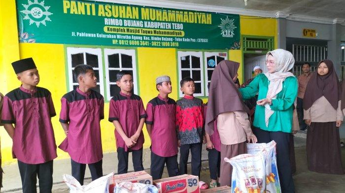 Kunjungan Komisi IV DPRD Provinsi Jambi ke panti asuhan Muhammadiyah di Kabupaten Tebo, Jumat (7/10). 