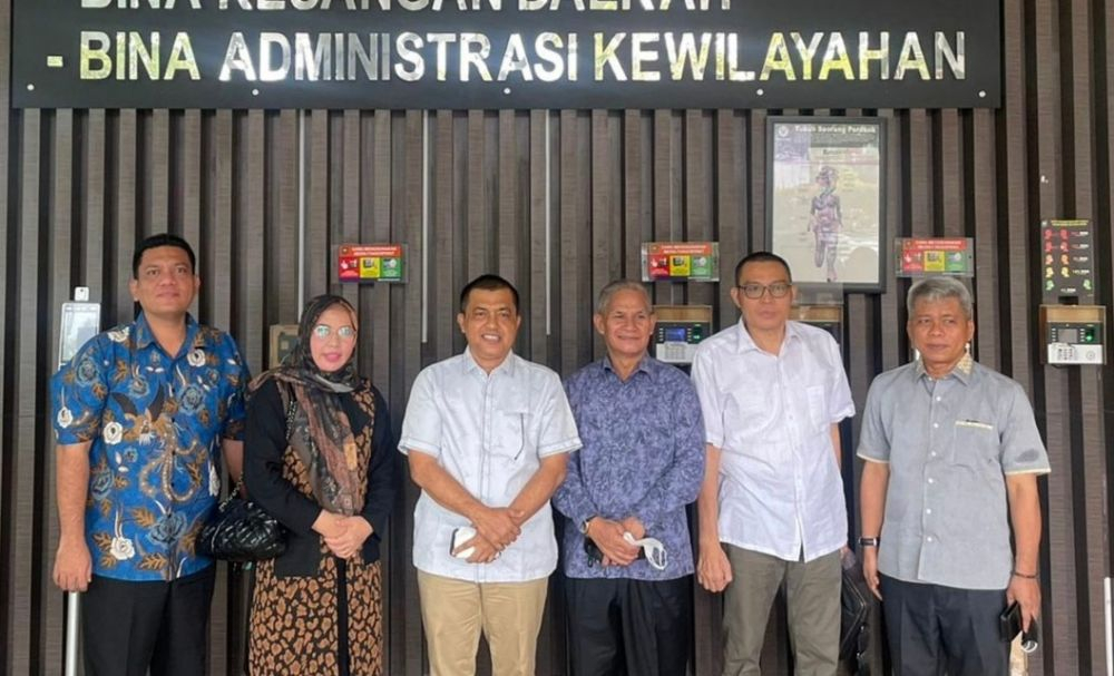 Badan Musyawarah (Bamus) DPRD Provinsi Jambi melaksanakan konsultasi ke Direktorat Fasilitasi Kepala Daerah Direktorat Jendral Otonomi Daerah (FKDH OTDA) Kementerian Dalam Negeri di Jakarta, Rabu (26/10).