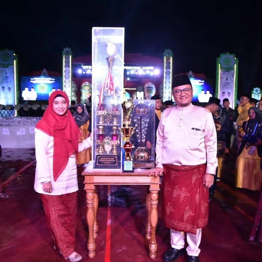 Kota Jambi menjadi juara umum Musabaqah Tilawatil Quran (MTQ) ke-51 tingkat Provinsi Jambi tang ditutup pada Minggu malam (6/11/2022) di Kota Sungaipenuh.
