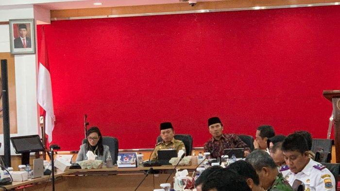Ketua DPRD Provinsi Jambi, Edi Purwanto menghadiri rapat pengendalian Inflasi daerah bersama dengan Kemendagri, Senin (7/11) di Kantor Bank Indonesia Perwakilan Provinsi Jambi.