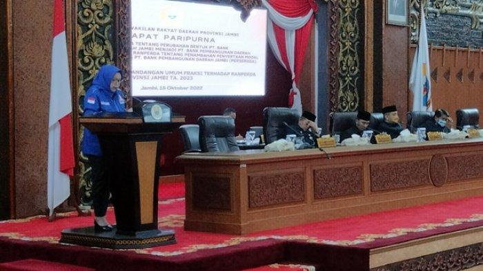 Juru bicara Fraksi Partai Demokrat di DPRD Provinsi Jambi Yuli Yuliarti