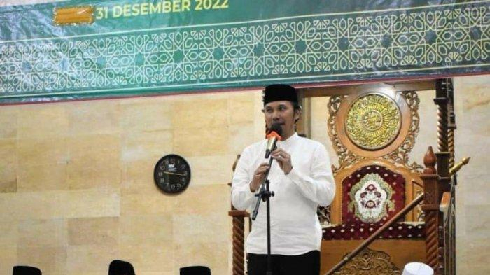 Ketua DPRD Provinsi Jambi, Edi Purwanto mengisi pergantian akhir tahun 2022 dengan mengikuti zikir akbar dengan sejumlah unsur forkopimda di kampung halaman, Kabupaten Sarolangun.