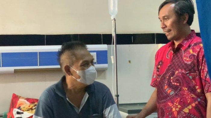  Ketua DPRD Provinsi Jambi, Edi Purwanto mengunjungi Nurman SAD 113 yang dirawat di RSUD Raden Mattaher, Senin sore (2/1).