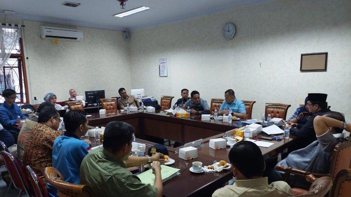 Anggota Komisi III DPRD Provinsi Jambi laksanakan Rapat Dengar Pendapat (RDP) bersama Dinas ESDM dan Dinas Perhubungan Provinsi Jambi, Jumat (3/2/2023).