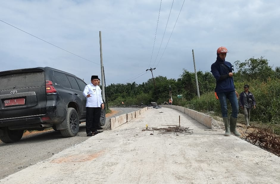 ubernur Jambi Al Haris proyek jalan provinsi Sungai Saren-Teluk Nilau-Senyerang Tanjabbar