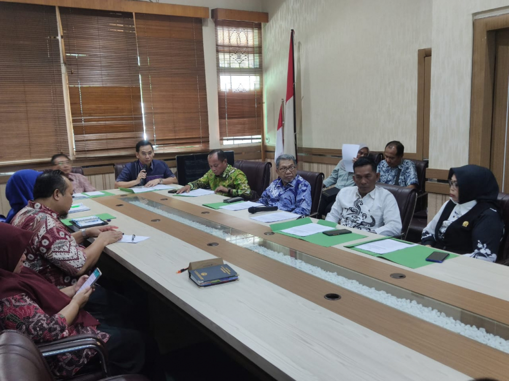 Anggota Komisi II DPRD Provinsi Jambi melaksanakan kunjungan kerja ke Dinas Kehutanan Provinsi Riau, Kamis (16/3/2023).