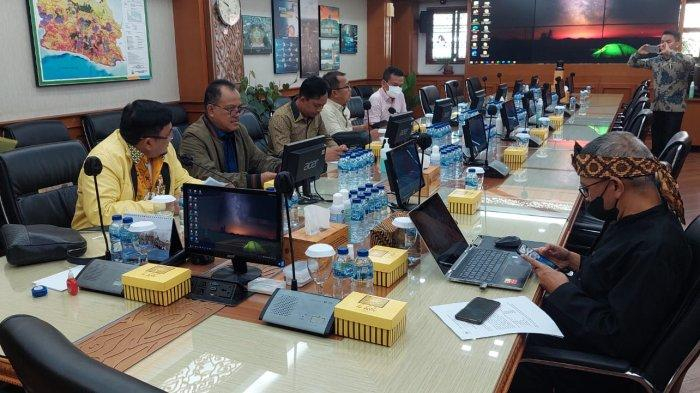Komisi III DPRD Provinsi Jambi melaksanakan kunjungan kerja atau studi banding ke Bappeda Provinsi Jawa Barat.