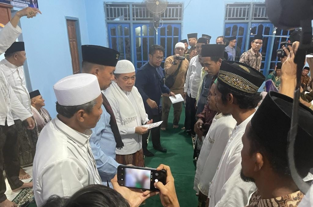 Gubernur Jambi Al Haris safari Ramadan perdana dan Shalat Tarawih di Desa Marta Manunggal, Kecamatan Bahar Utara, Kabupaten Muaro Jambi.