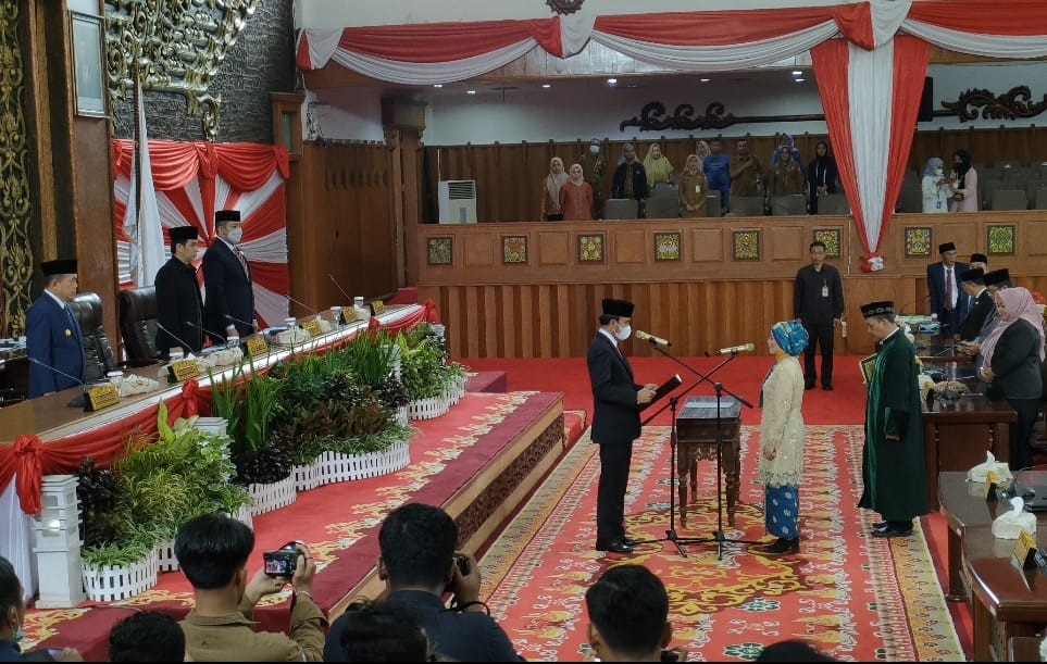 Sri Herlita resmi menjadi anggota DPRD Provinsi Jambi Dapil Tanjab Barat – Tanjab Timur. Dia menggantikan posisi Agus Rama.