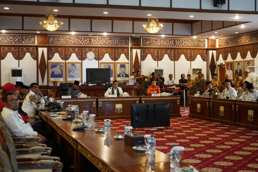 Gubernur Jambi Dr. H. Al Haris, S.Sos, MH menyambut dan menerima kunjungan kerja Komisi VIII DPR RI ke Provinsi Jambi Masa Persidangan IV Tahun sidang 2022 – 2023