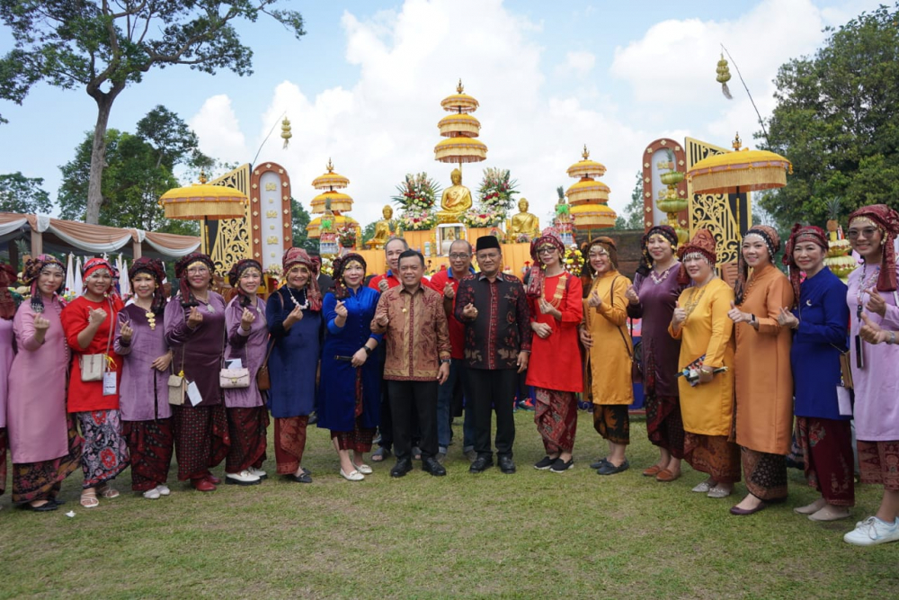 Gubernur Jambi Al Haris hadiri perayaan Waisak Umat Buddha Jambi di Candi Kedaton