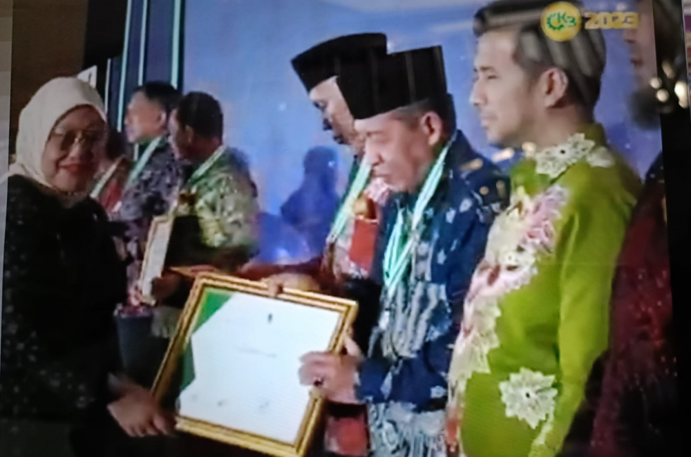 Gubernur Jambi Dr. H. Al Haris, S.Sos, MH yang diwakili oleh Wakil Gubernur Jambi H. Abdullah Sani menerima penghargaan sebagai Pembina Keselamatan dan Kesehatan Kerja (K3) Terbaik. Penghargaan ini diterima Wagub Sani di Gedung The Tribrata, Jakarta, Kamis (22/06/2023).