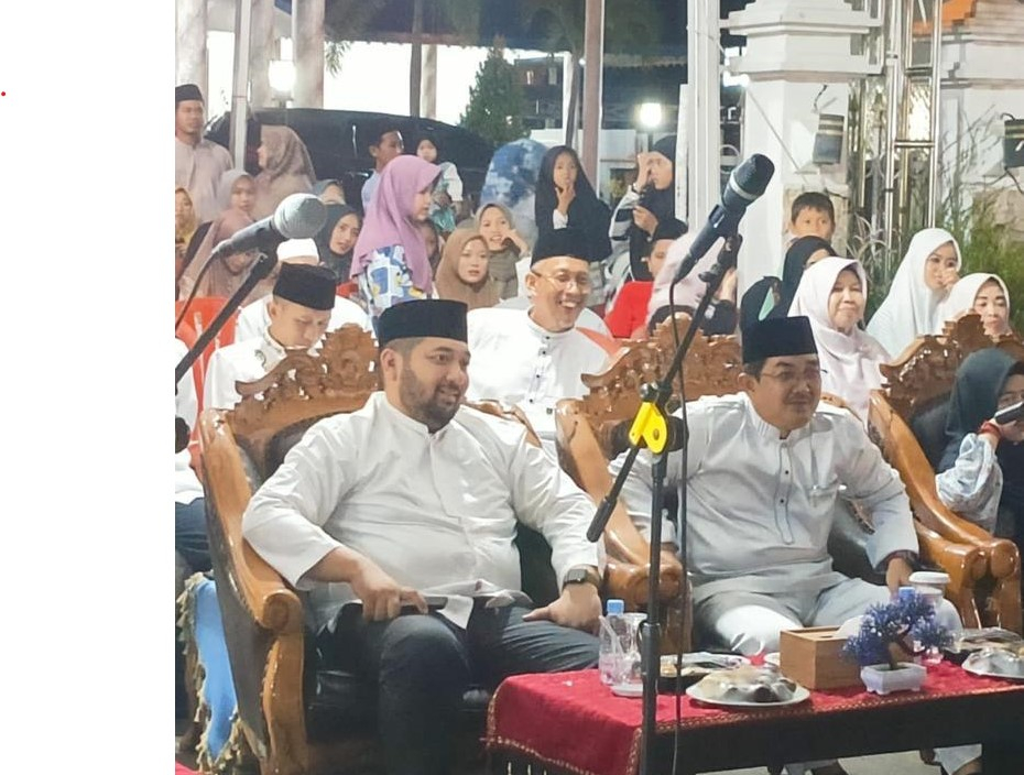 Wakil Ketua DPRD Provinsi Jambi Pinto Jayanegara ikut Pawai Takbiran Idul Adha 1444 Hijriah yang diselengara oleh Pemkab Tanjung Jabung Barat 