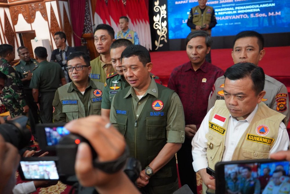 Rapat Koordinasi (Rakor) Kebakaran Hutan dan Lahan (Karhutla) Provinsi Jambi Tahun 2023 bersama Kepala Badan Nasional Penanggulangan Bencana (BNPB) Republik Indonesia Letjen. TNI. Suharyanto, S.Sos., MM