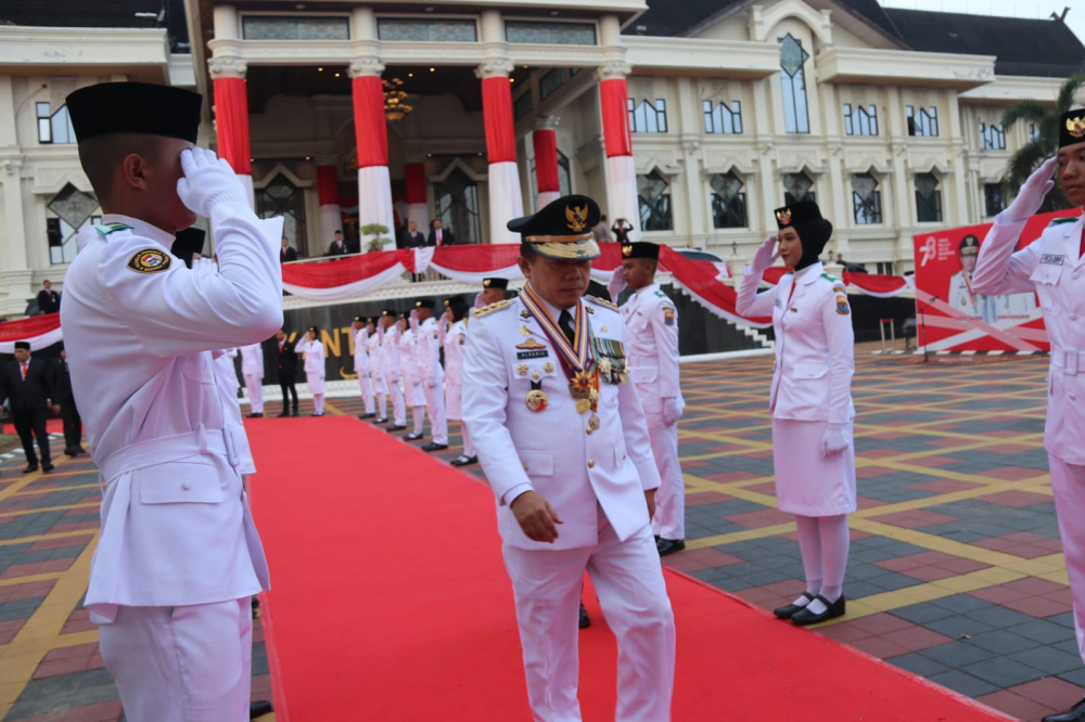 Upacara Penurunan Bendera Merah Putih yang merupakan rangkaian dari peringatan Hari Ulang Tahun (HUT) Ke-78 Kemerdekaan Republik Indonesia