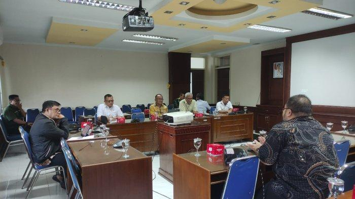 Anggota Pansus III DPRD Provinsi Jambi melaksanakan studi banding ke Bappeda Provinsi Riau, Selasa (29/8/2023).