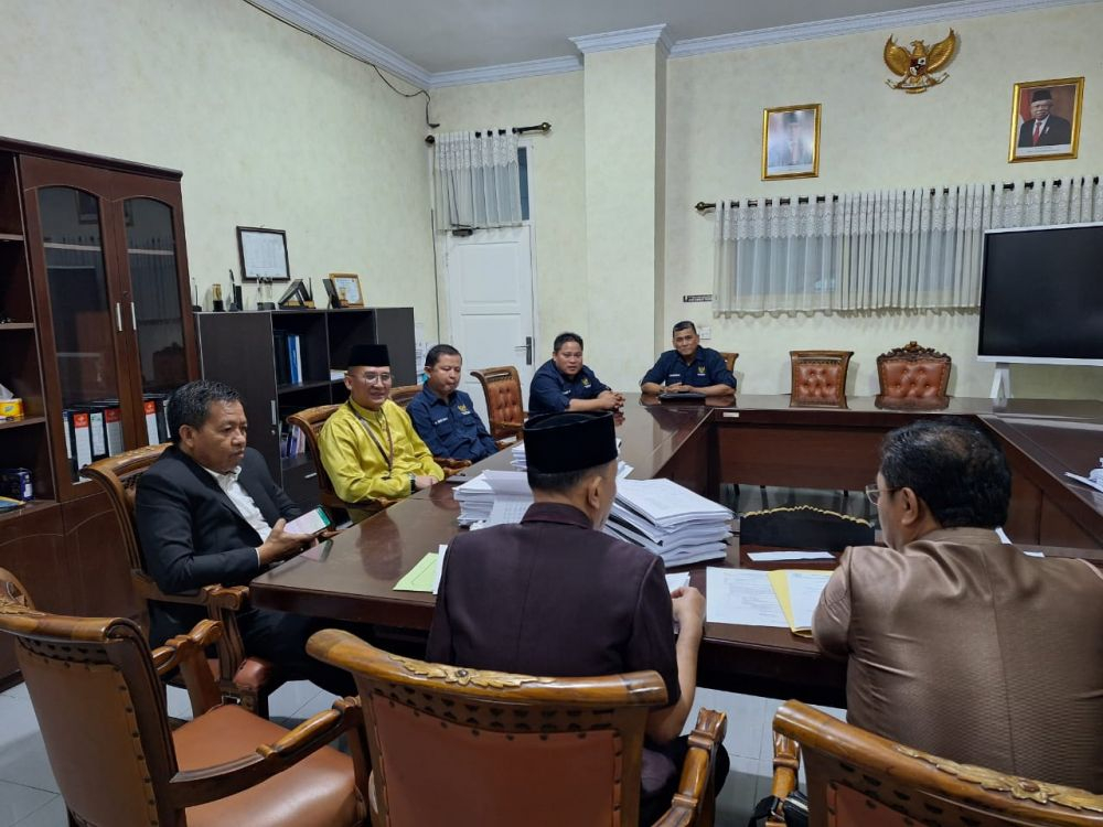 Komisi I DPRD Provinsi Jambi mengadakan rapat dengan Komisi Informasi Provinsi Jambi dengan agenda pembahasan anggaran tahun 2024.Senin (6/11/2023).