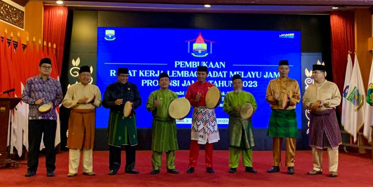 Edi Purwanto menghadiri pembukaan Rapat Kerja lembaga adat melayu jambi Provinsi Jambi tahun 2023