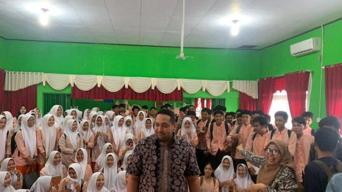 Wakil Ketua DPRD Provinsi Jambi pinto Jayanegara melakukan kunjungan ke SMA 6 Merangin dalam program serap dan salurkan aspirasi siswa.