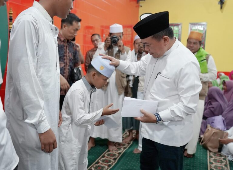 Gubernur Jambi Dr. H. Al Haris, S.Sos, MH menghadiri acara peringatan Isra’ Mi’raj Nabi Muhammad SAW 1445 H / 2024 M 