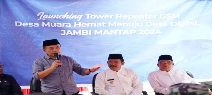 Gubernur Jambi Al Haris saat launching Repeater GSM di Muara Hemat, Kerinci, Jumat (15/3). 