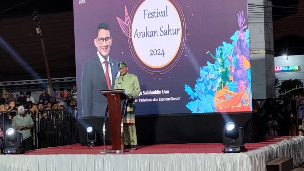  Menparekraf Sandiaga Uno  saat buka resmi Festival Arakan Sahur di Kuala Tungkal, Minggu (17/3)
