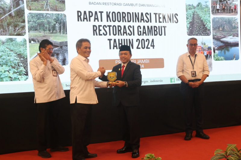 Gubernur Jambi Al Haris saat membuka Rapat Koordinasi Teknis Restorasi Gambut Tahun 2024, bertempat di BW Luxury Hotel, Selasa (7/5). 