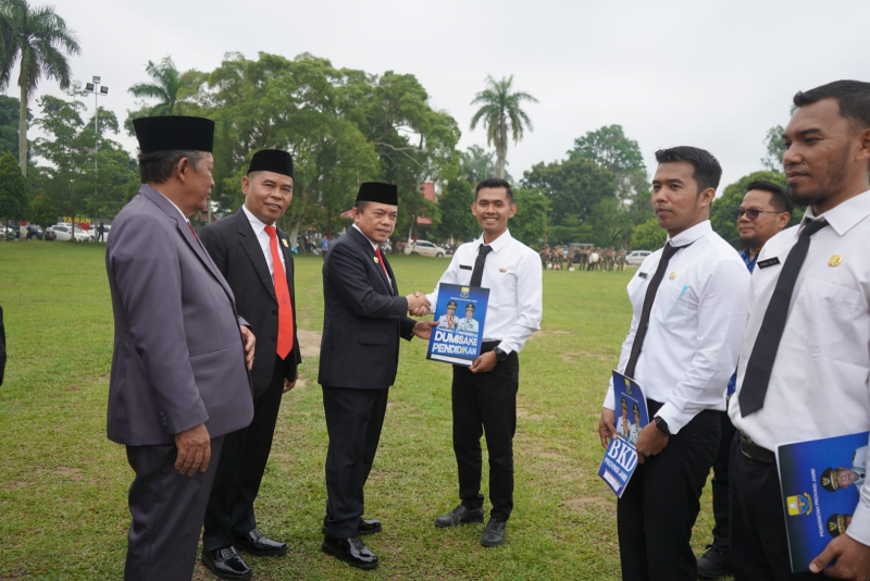 Ketua Komisi IV DPRD Provinsi Jambi Fadli Sudria saat menghadiri penyerahan SK PPPK oleh Gubernur Jambi, (7/5)