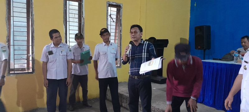 Anggota DPRD Provinsi Jambi Abun Yani saat menghadiri penutupan kegiatan pelatihan teknologi tepat guna untuk pertanian di Desa Talang Duku, Rabu (22/5). 