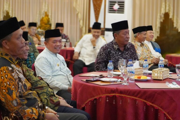 Al Haris dan Abdullah Sani Kompak Hadiri Halal Bi Halal Ormas Islam dan LAM Provinsi Jambi. Foto dok Kominfo Provinsi Jambi