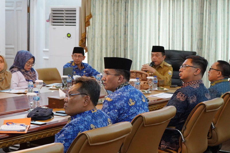 Gubernur Jambi Al Haris rapat bersama TPID Jambi, Selasa (12/6)