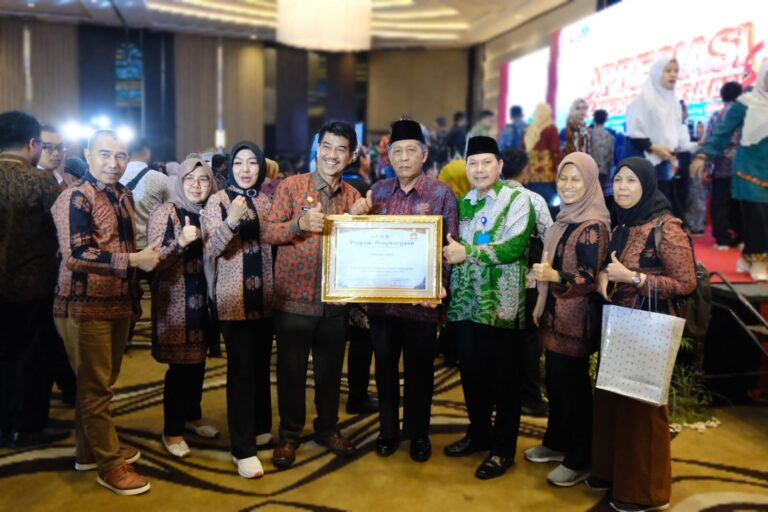 Provinsi Jambi Raih Penghargaan GDPK Award, Rancang Pembangunan Kependudukan Berkualitas.