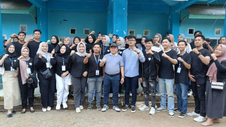 Al Haris Buka Turnamen Himsak Futsal Cup. Gubernur Jambi Al Haris bersama Himsak.