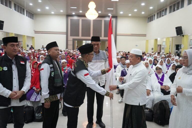 Gubernur Al Haris Sambut Kepulangan 444 Jemaah Haji Jambi Kloter 27: Sampaikan Terima Kasih Kepada Petugas Haji. Foto dok Kominfo Provinsi Jambi