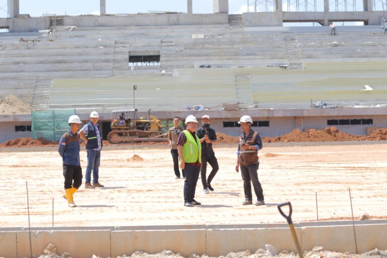 Bergerak Cepat, Kadis PU Cek Progres Pembangunan Stadion.