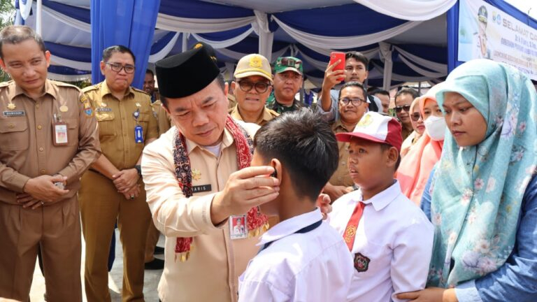 Diserahkan Gubernur Al Haris, 410 Siswa di Muaro Jambi Terima Dumisake Pendidikan. 