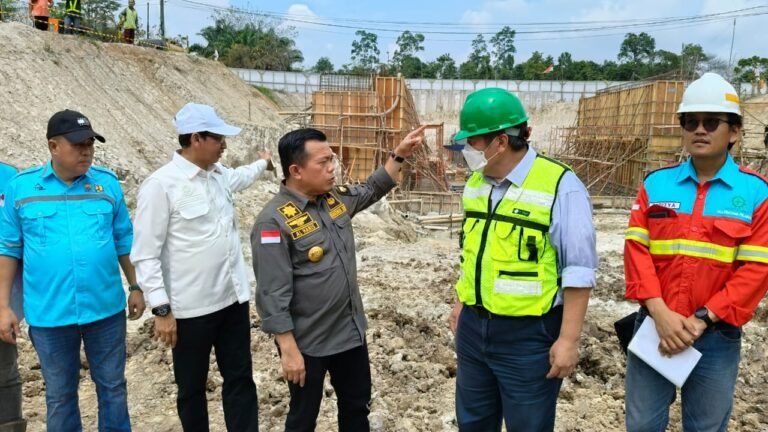 Al Haris Tinjau Pembangunan Underpass Jalan Khusus Batubara di Tenam, Batanghari.