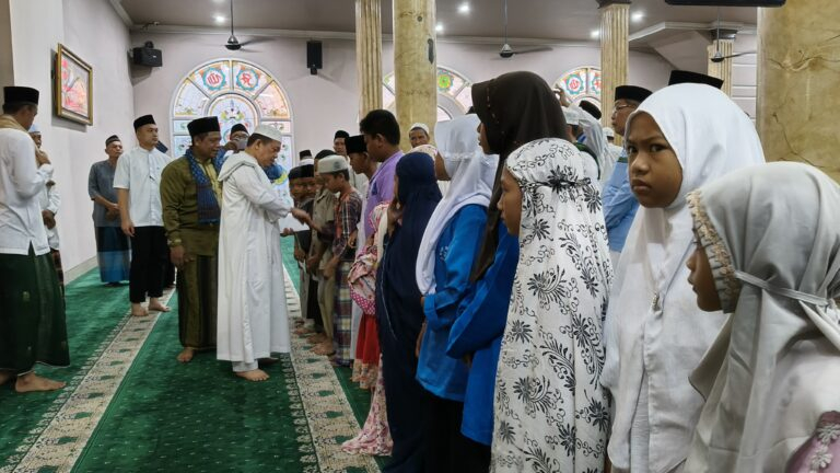 Al Haris Bersama Pejabat Pemprov Jambi Safari Subuh di Masjid Asy Syuhada Simpang Rimbo.